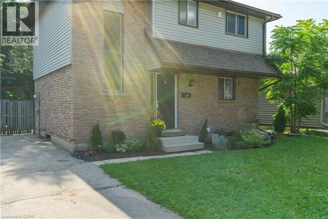Photo - 232 Cedarwoods Crescent