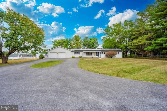 Building Photo - 6 Schaller Ln