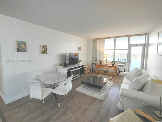 Photo - 7441 Wayne Ave