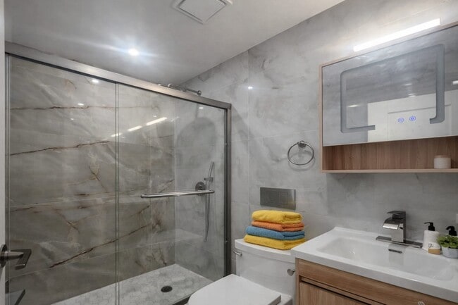 Photo - 1424 E 102nd St Unidad 2A