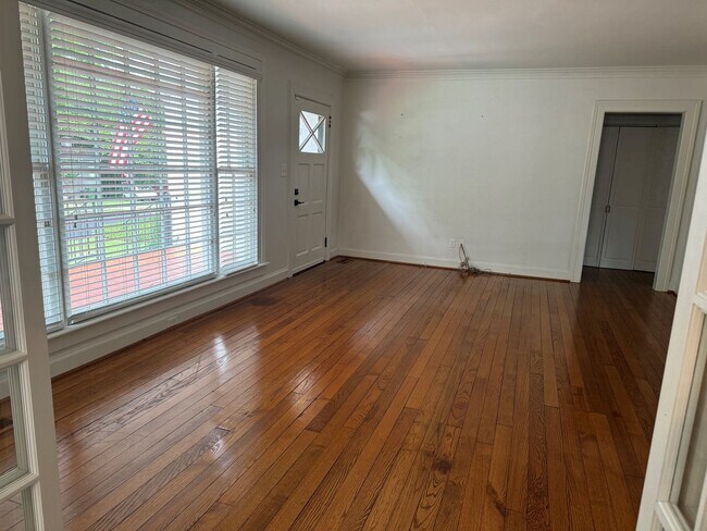Photo - Beautiful Mid-town home 3br/2ba, newly ren...