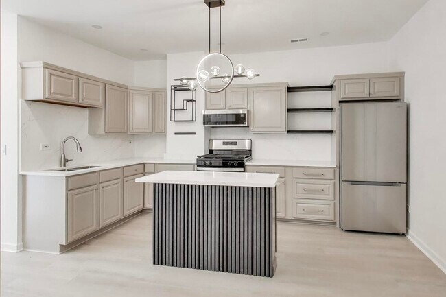 Photo - 912 N Ashland Ave Unit 3C