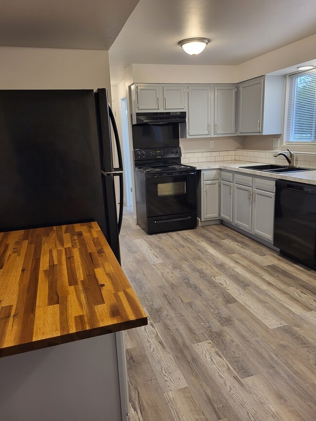 Kitchen with Dishwasher - 1405 Tappan Cir