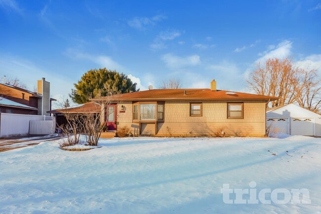 Building Photo - 3363 69th St E