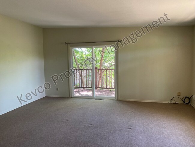 2433-2435 Crabtree Dr