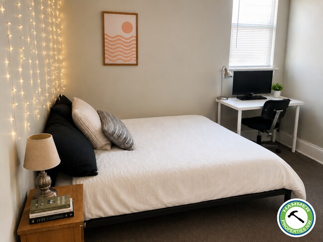 Photo - SUMMER SPECIAL* on a Spacious 5+ bdrm/2 bath in York Neighborhood