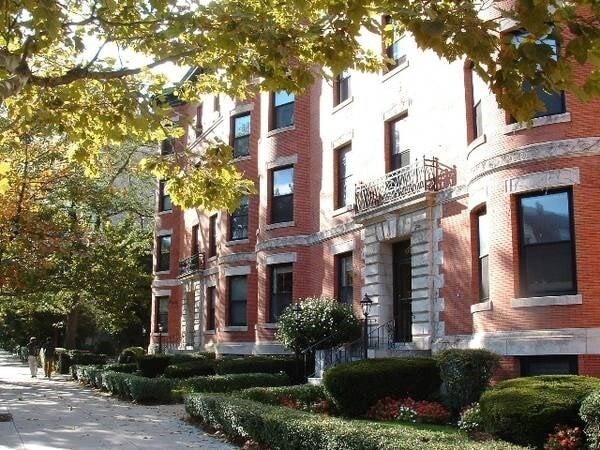 Building Photo - 1060 Beacon St Unit 15