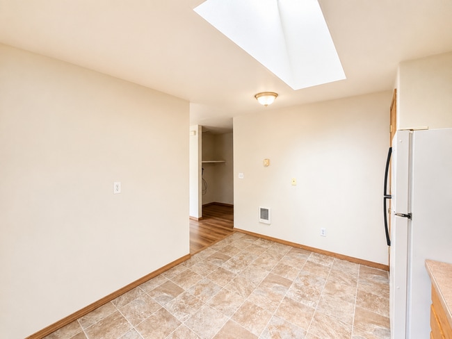 Photo - 60 E Hemlock Ct