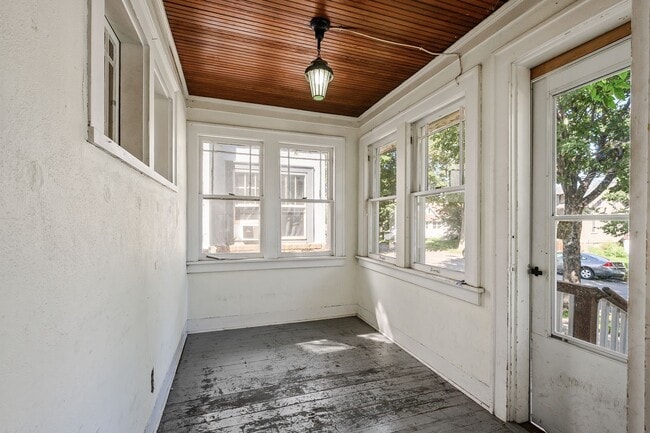 Photo - MUST SEE 5BD/2BA House close to U of M! Av...