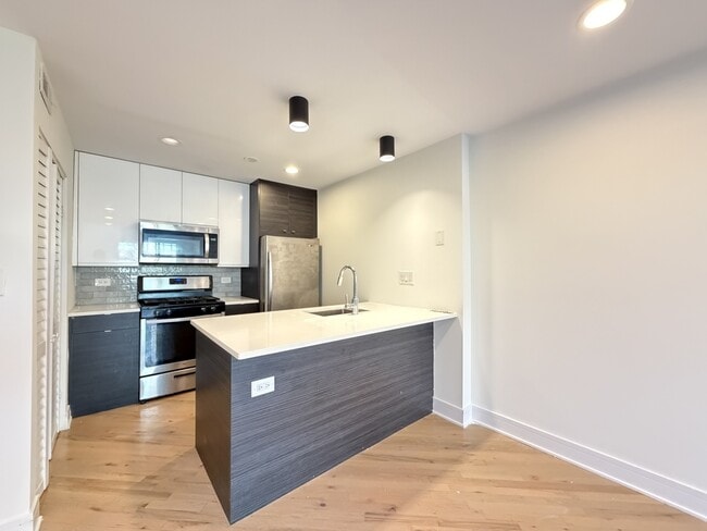 Photo - 853 W Grace St Unit 201C