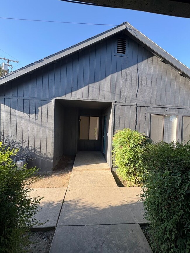 Building Photo - 3103 Unit 310 1/2