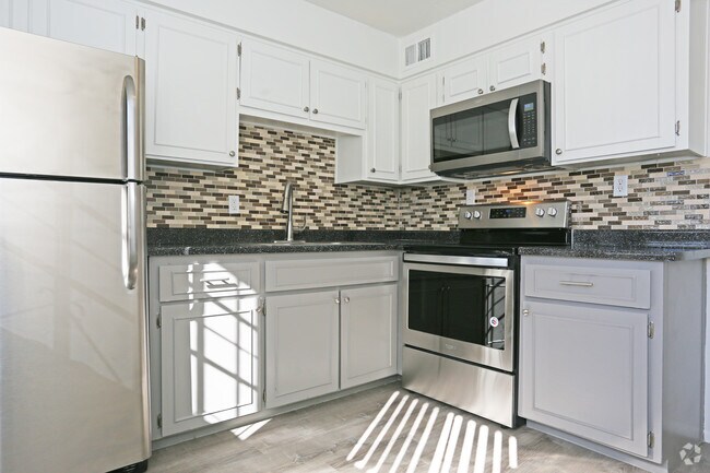 Lamar Villa Apartments - Lamar Villa Apartments