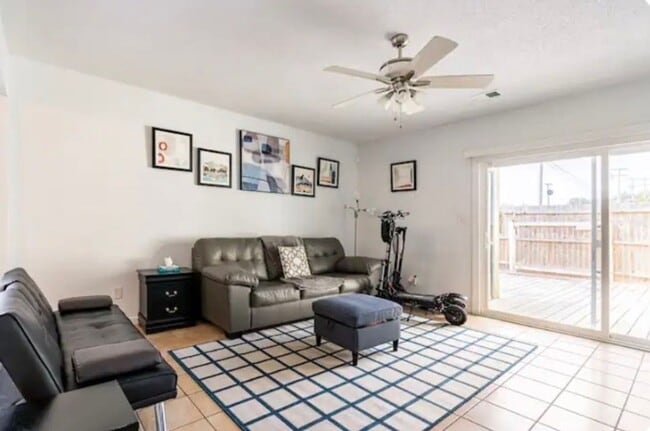 Photo - 400 17th Ave S