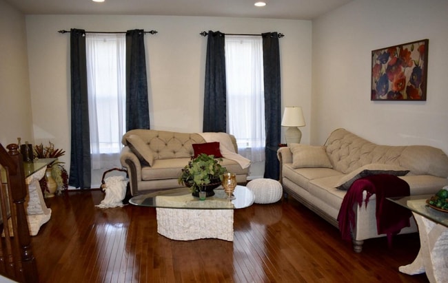 Photo - 517 Pebblebrook Ln