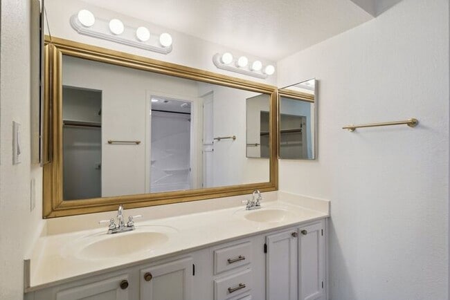 Photo - 205 N 74th St