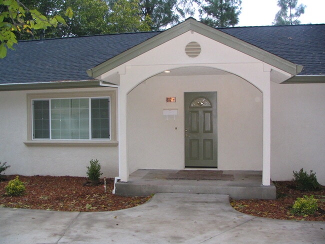 Building Photo - 802 W 4th Ave