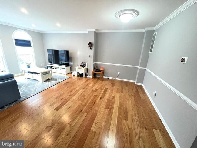 Photo - 4513 Monmouth St