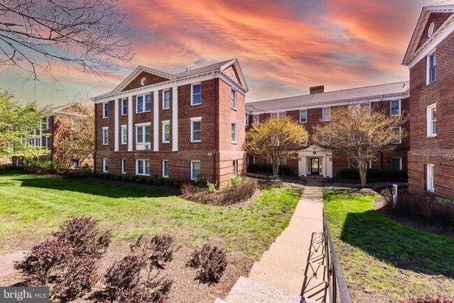 Photo - 922 S Washington St Apartment Unit 310