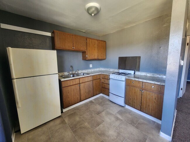 Photo - 1582 Lansing St