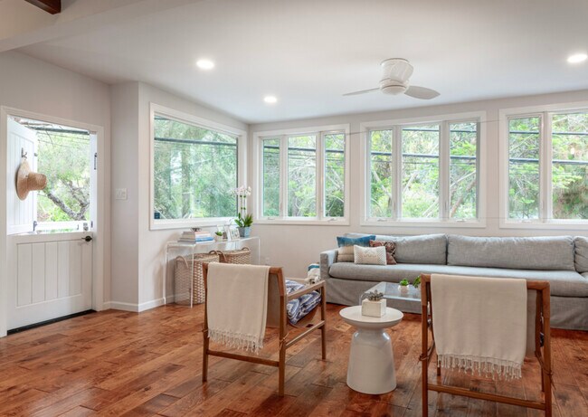 Photo - 517 W Rustic Rd