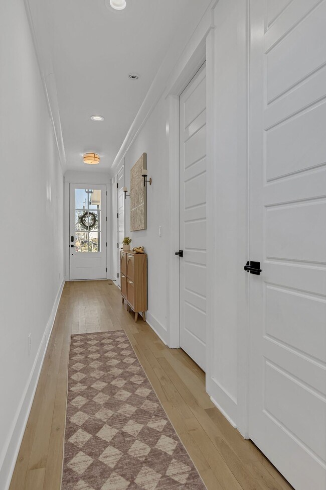 Photo - 611 James Ave