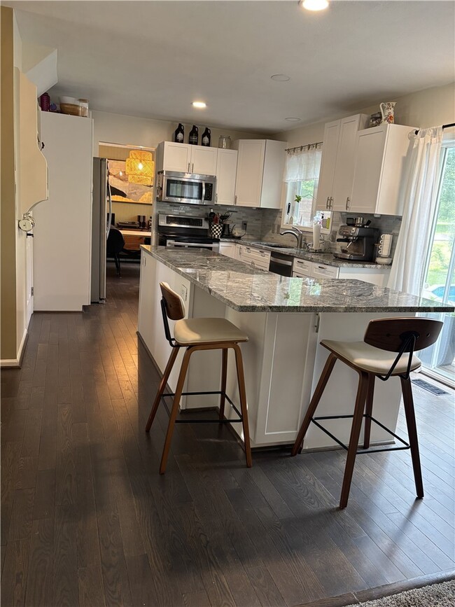 Photo - 390 Everwild Ln