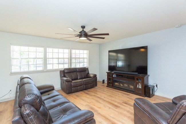 Photo - 1403 W Bonita Dr