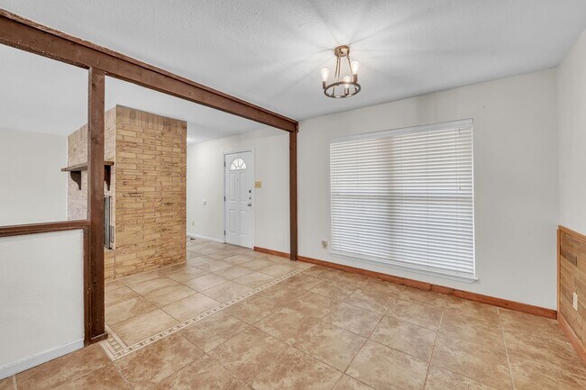 Photo - 613 Manning Dr