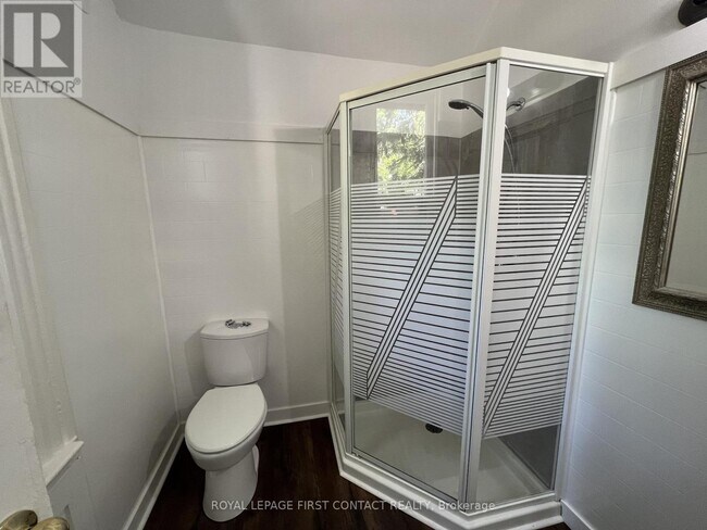 Photo - 228 Bayfield St