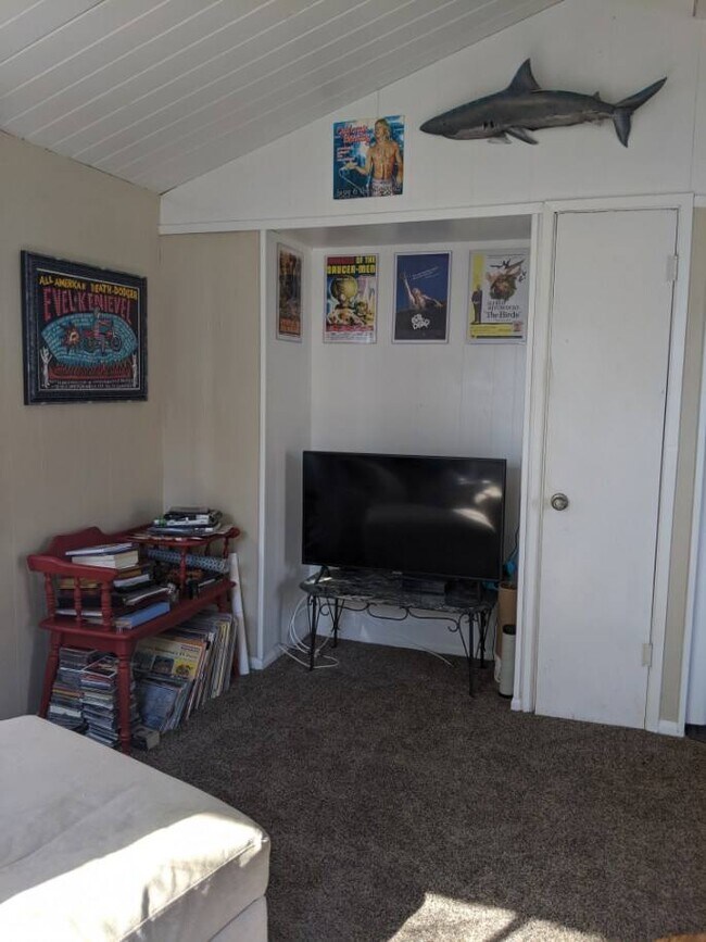 Photo - 5616 Riley St