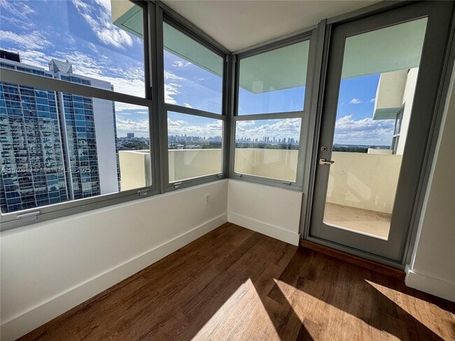 Photo - 2899 Collins Ave Unidad 1526