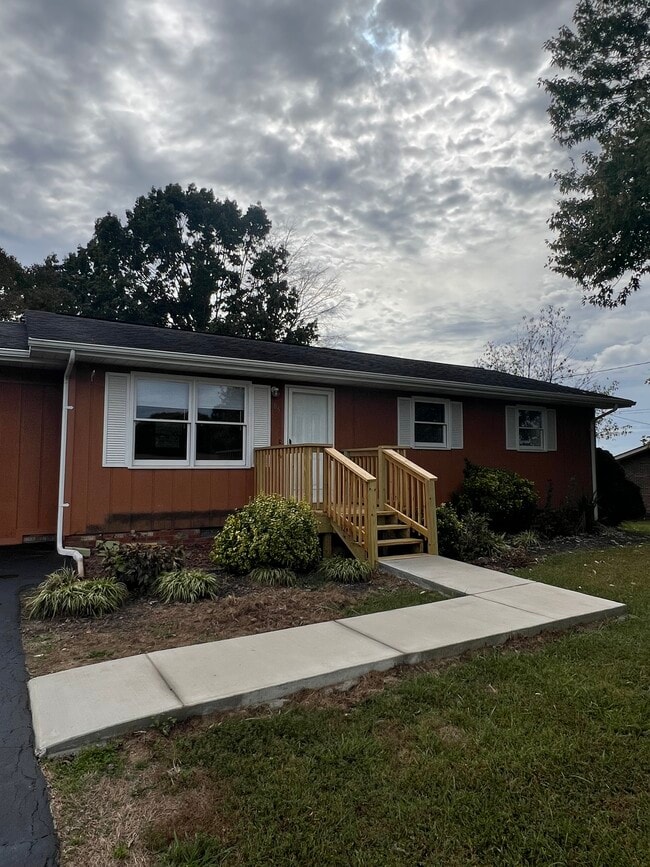 Photo - 185 Lois Dr
