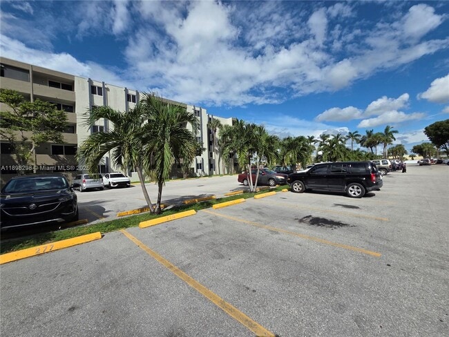 Building Photo - 10000 NW 80th Ct Unit 2301