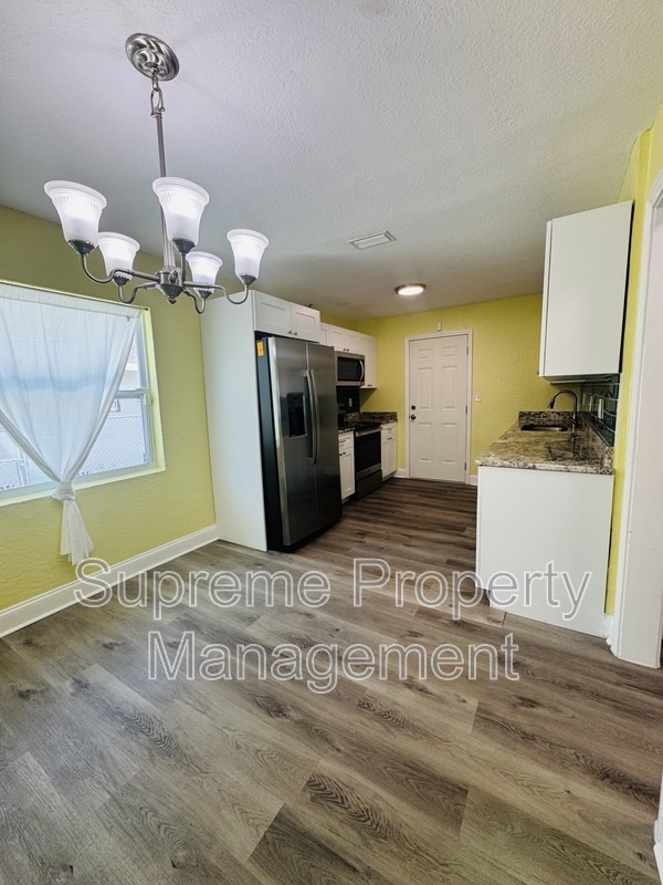 Photo - 811 21st St S