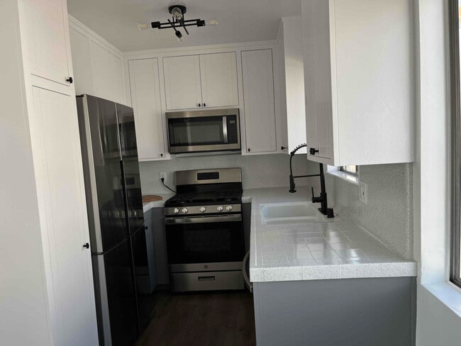 Building Photo - 341 Concord St