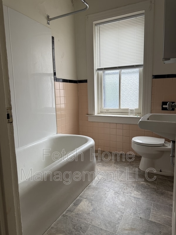 Photo - 202 E King St