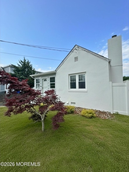 Building Photo - 484 Bara St