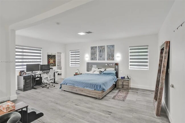 Photo - 3784 Sheridan Ave