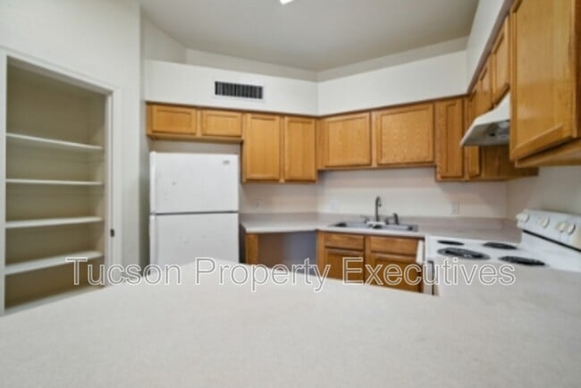 Photo - 2447 N Fair Oaks Ave