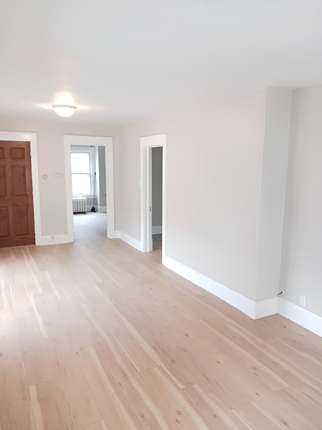 Building Photo - 5802 20th Ave Unit Upper Rental