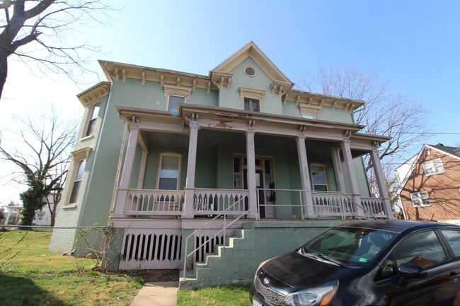 Building Photo - 1 bed, 1 bath apartment for rent in Downtown Harrisonburg!