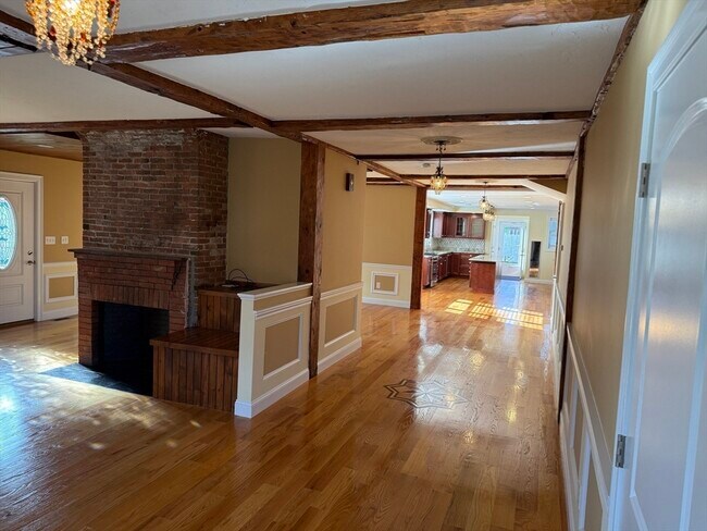 Photo - 722 Lowell St