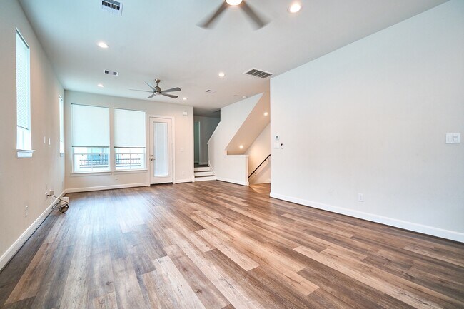 Photo - 2802 Grand Fountains Dr