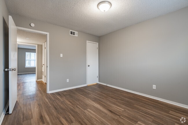 2BR, 1BA - 800SF - Bedroom