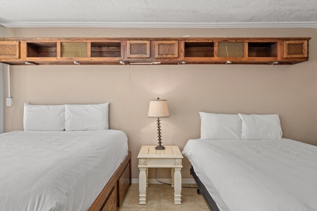 Building Photo - 8817 S Thomas Dr Unit SI ID1354907P