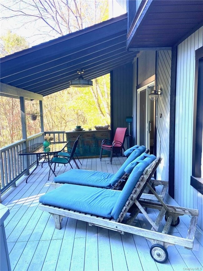46 Patricia Ln