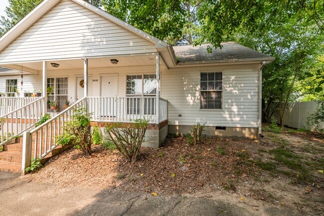 Photo - 2102 W Knox St Unit B