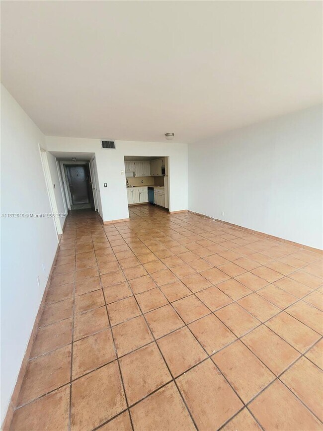 Photo - 2025 NE 164th St Unit 602