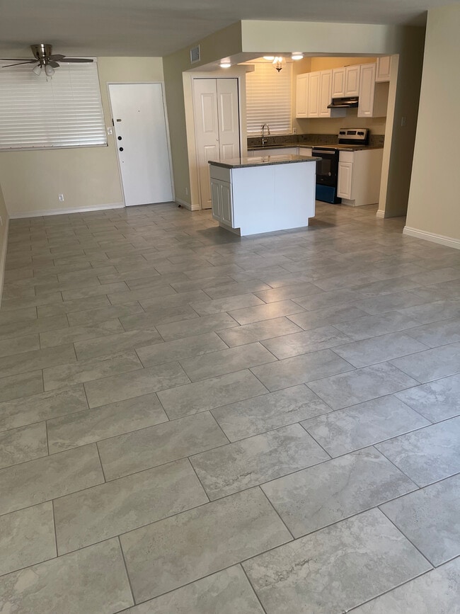 Photo - 6979 Palm Ct Unidad J132