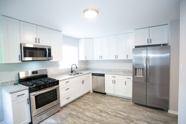 Photo - 8837 S Talman Ave